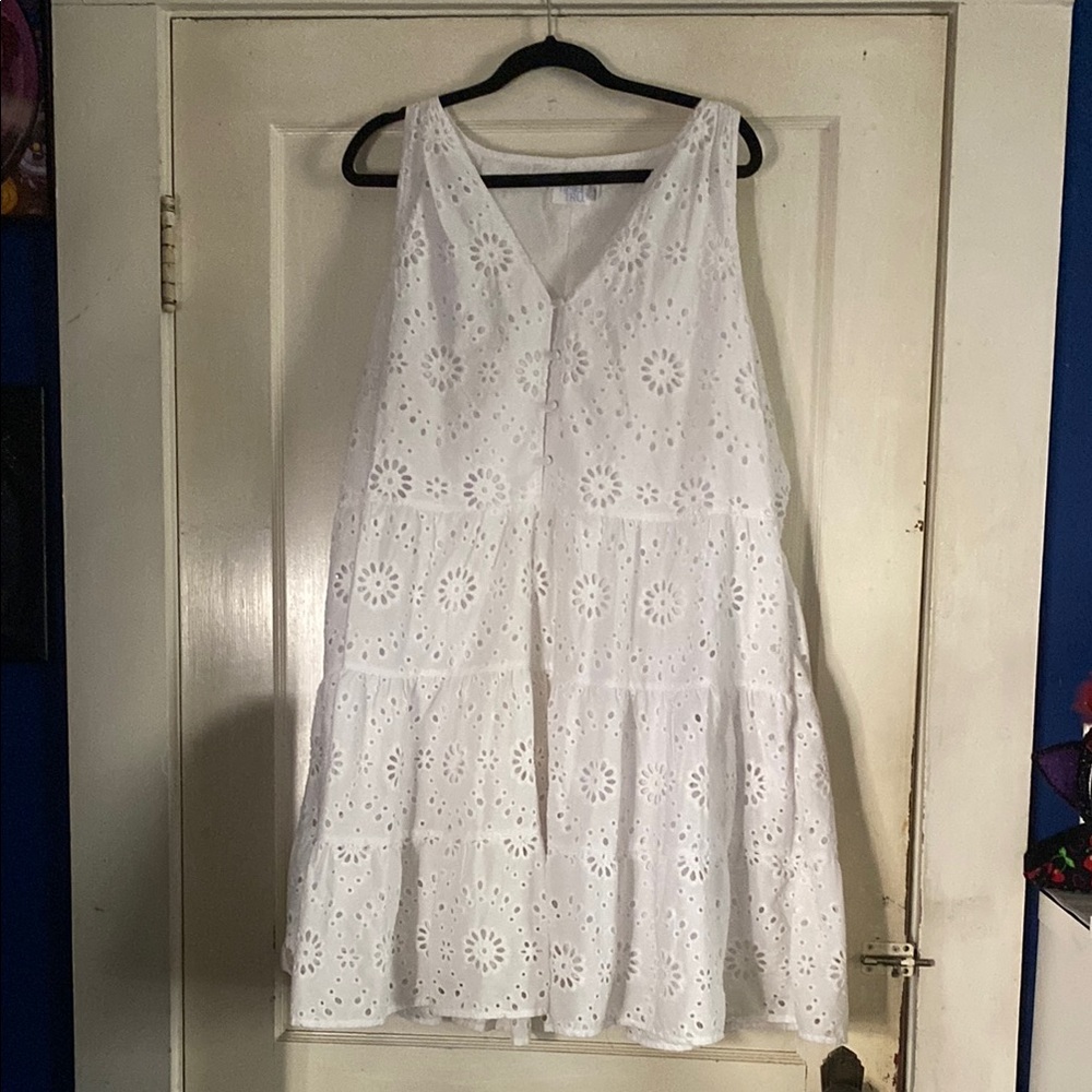 Time and Tru White sundress with pockets